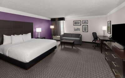 La Quinta Inn & Suites by Wyndham Austin Round Rock