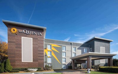 La Quinta Inn & Suites by Wyndham Atlanta Airport South