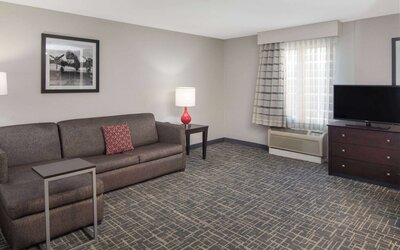 La Quinta Inn & Suites by Wyndham Atlanta Airport South