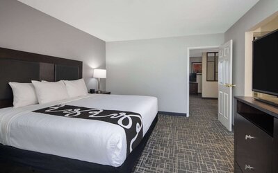 La Quinta Inn & Suites by Wyndham Atlanta Airport South