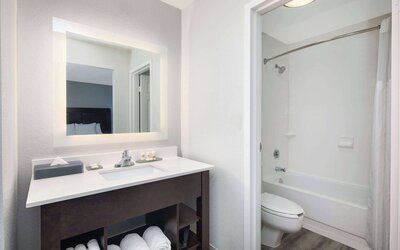 La Quinta Inn & Suites by Wyndham Atlanta Airport South