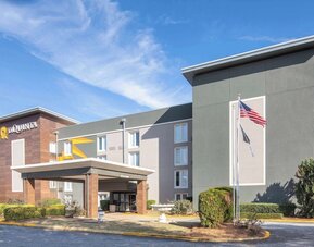 La Quinta Inn & Suites by Wyndham Atlanta Airport South