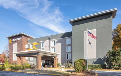 La Quinta Inn & Suites by Wyndham Atlanta Airport South