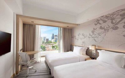 Deluxe twin bedroom with balcony for a great city view at the Hilton Garden Inn Singapore Serangoon.