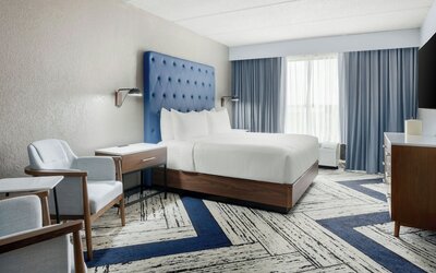 Suite, 1 King Bed, City View