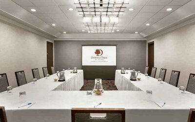 Comfortable meeting room perfect for privacy and small groups at the Double Tree Toronto Airport West.