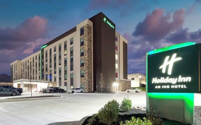 Holiday Inn Nashville Airport by IHG
