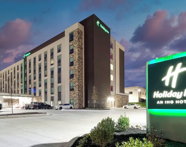 Holiday Inn Nashville Airport by IHG