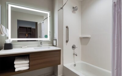 Holiday Inn Nashville Airport by IHG