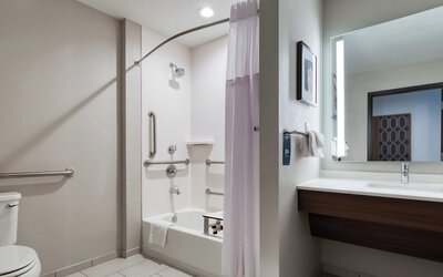 Holiday Inn Nashville Airport by IHG