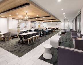 La Quinta Inn & Suites by Wyndham Austin Parmer/Tech Ridge