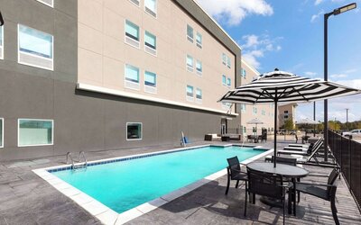 La Quinta Inn & Suites by Wyndham Austin Parmer/Tech Ridge