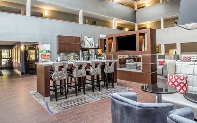 Quality Suites Nashville Airport