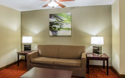 Quality Suites Nashville Airport