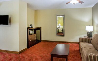 Quality Suites Nashville Airport