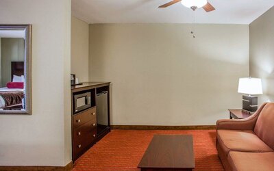 Quality Suites Nashville Airport
