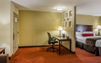 Quality Suites Nashville Airport