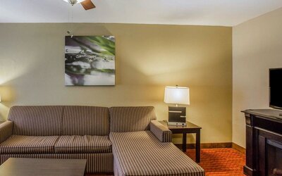Quality Suites Nashville Airport