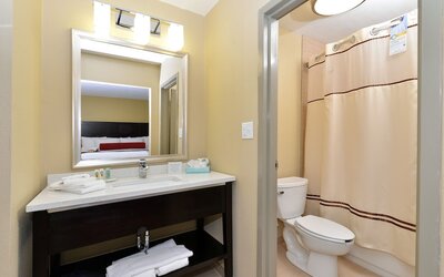 Quality Suites Nashville Airport