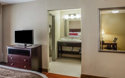 Quality Suites Nashville Airport