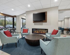 La Quinta Inn & Suites by Wyndham Nashville Airport/Opryland
