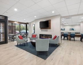 La Quinta Inn & Suites by Wyndham Nashville Airport/Opryland