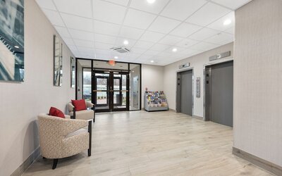 La Quinta Inn & Suites by Wyndham Nashville Airport/Opryland