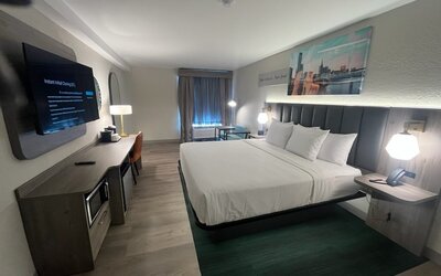 La Quinta Inn & Suites by Wyndham Nashville Airport/Opryland
