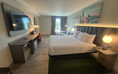 La Quinta Inn & Suites by Wyndham Nashville Airport/Opryland