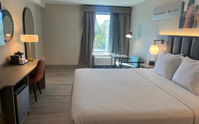 La Quinta Inn & Suites by Wyndham Nashville Airport/Opryland