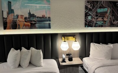 La Quinta Inn & Suites by Wyndham Nashville Airport/Opryland