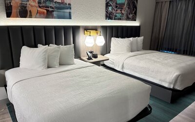 La Quinta Inn & Suites by Wyndham Nashville Airport/Opryland
