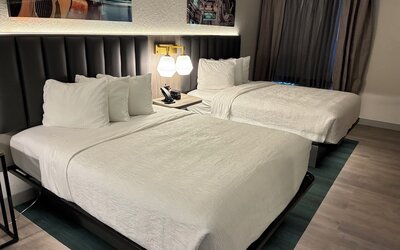 La Quinta Inn & Suites by Wyndham Nashville Airport/Opryland