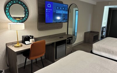 La Quinta Inn & Suites by Wyndham Nashville Airport/Opryland