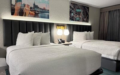 La Quinta Inn & Suites by Wyndham Nashville Airport/Opryland