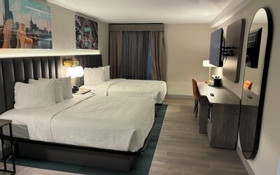 La Quinta Inn & Suites by Wyndham Nashville Airport/Opryland