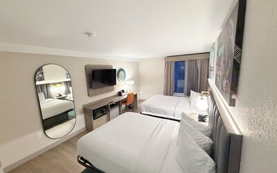 La Quinta Inn & Suites by Wyndham Nashville Airport/Opryland