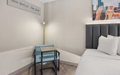 La Quinta Inn & Suites by Wyndham Nashville Airport/Opryland