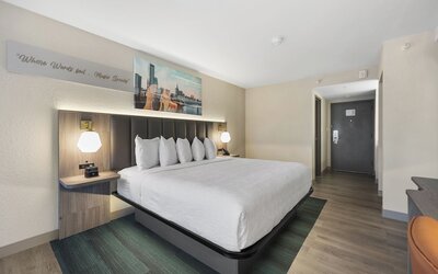 La Quinta Inn & Suites by Wyndham Nashville Airport/Opryland