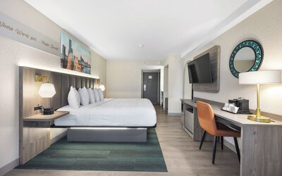La Quinta Inn & Suites by Wyndham Nashville Airport/Opryland