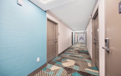 La Quinta Inn & Suites by Wyndham Nashville Airport/Opryland
