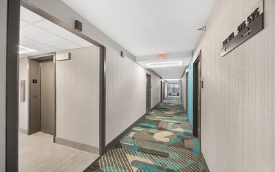La Quinta Inn & Suites by Wyndham Nashville Airport/Opryland