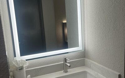 La Quinta Inn & Suites by Wyndham Nashville Airport/Opryland