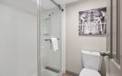 La Quinta Inn & Suites by Wyndham Nashville Airport/Opryland