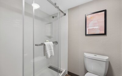 La Quinta Inn & Suites by Wyndham Nashville Airport/Opryland