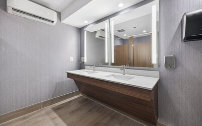 La Quinta Inn & Suites by Wyndham Nashville Airport/Opryland