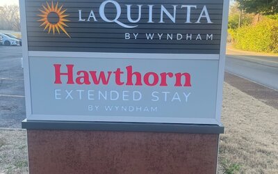 La Quinta Inn & Suites by Wyndham Nashville Airport/Opryland