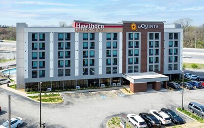 La Quinta Inn & Suites by Wyndham Nashville Airport/Opryland