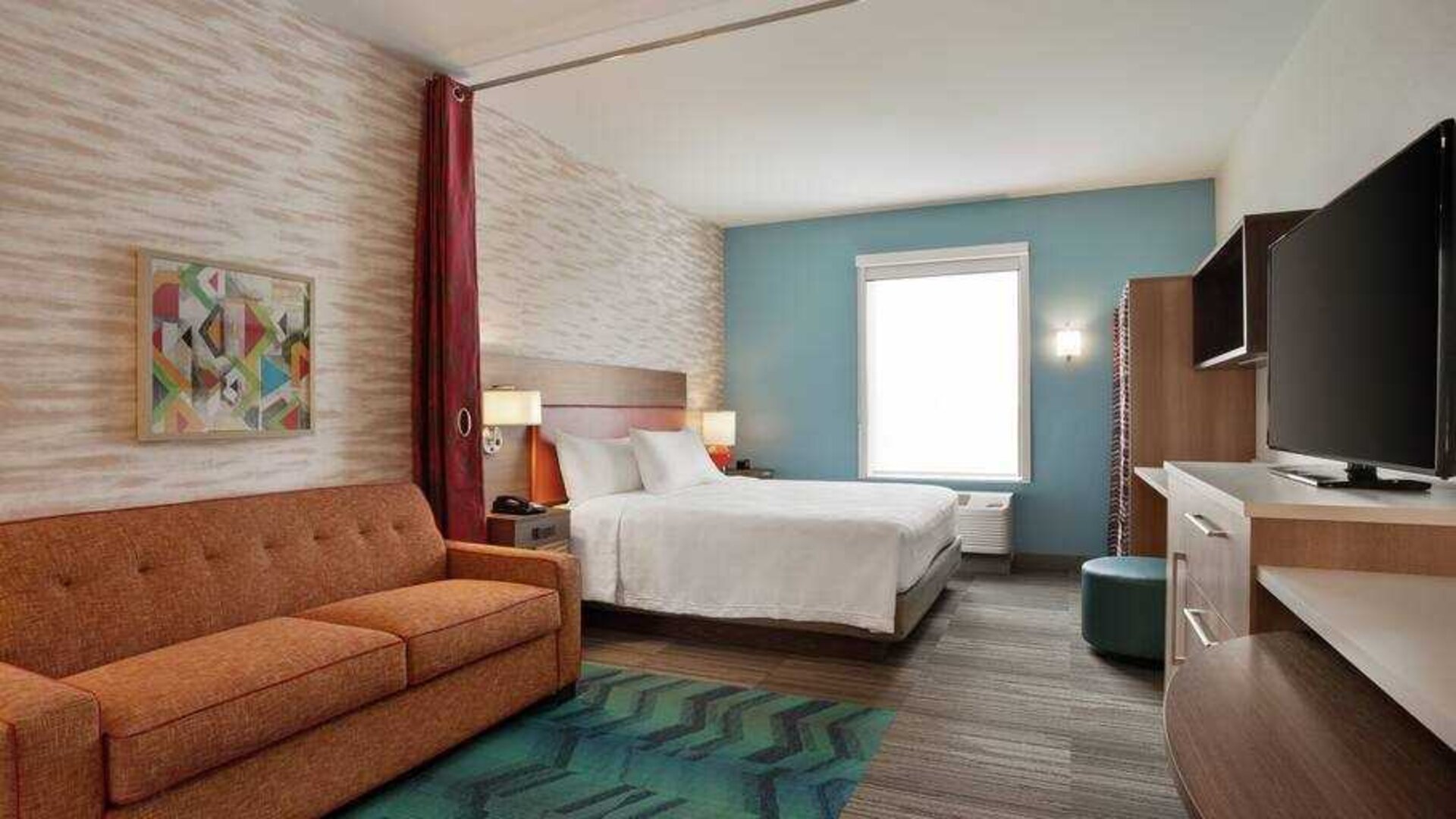 Comfortable king size bed in a hotel room at the Home2 Suites by Hilton Warminster Horsham.