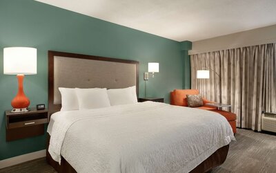 Hampton Inn New Orleans-St. Charles Ave./Garden District